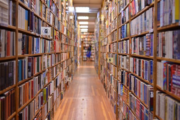 Bild:  Bookshelves, Germán Poo-Caamaño, Flickr, CC BY-SA 2.0