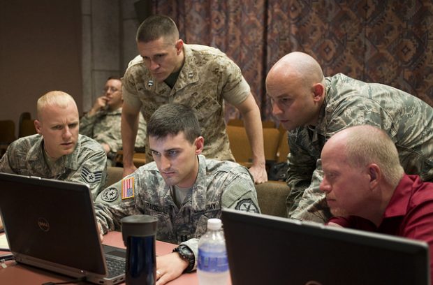 Foto: ;lnk Joint Operations train against cyber war, Georgia National Guard, Flickr, CC BY-SA 2.0