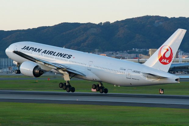 Bild:  Japan Airlines Boeing 777-200 JA008D (1), BriYYZ, Flickr, CC BY-SA 2.0