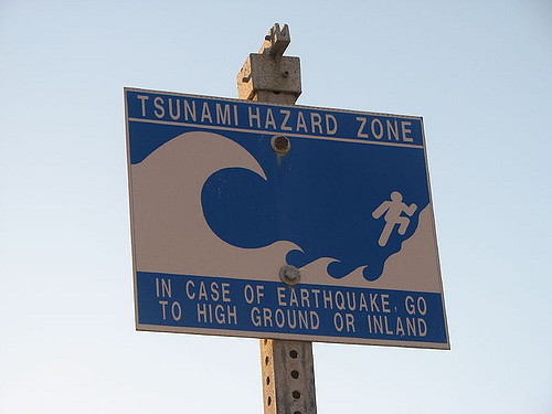Foto:  tsunami sign, Karyn Christner, Flickr, CC BY-SA 2.0