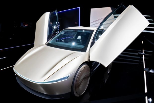 Ohne Lenkrad und Pedalen: Teslas autonome Cybercabs sollen ab April vom Band laufen